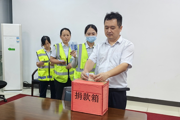 2-寧波海運(yùn)明州高速各收費(fèi)所開展“慈善一日捐”活動(dòng)。寧波海運(yùn)提供_副本.jpg